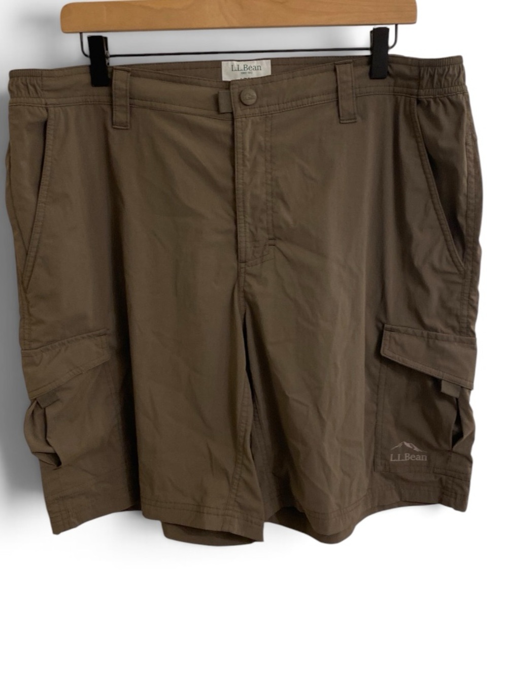 L.L.BEAN CARGO ATHLETIC SHORTS HIKING OUTDOOR UTILITY SHORTS SIZE LARGE BROWN